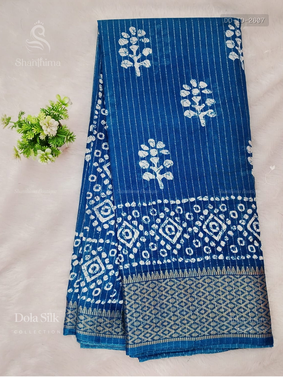 Dola Silk Leaf Diamond Stone Rama Blue Gold